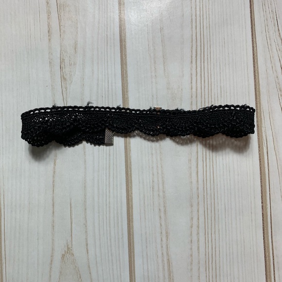 NWOT Black Lace Choker - Picture 2 of 2